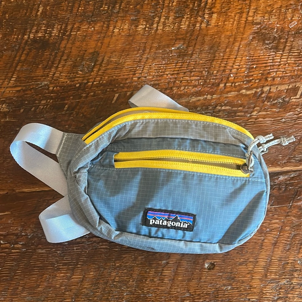 NWOT ultralight black hole hip pack Patagonia